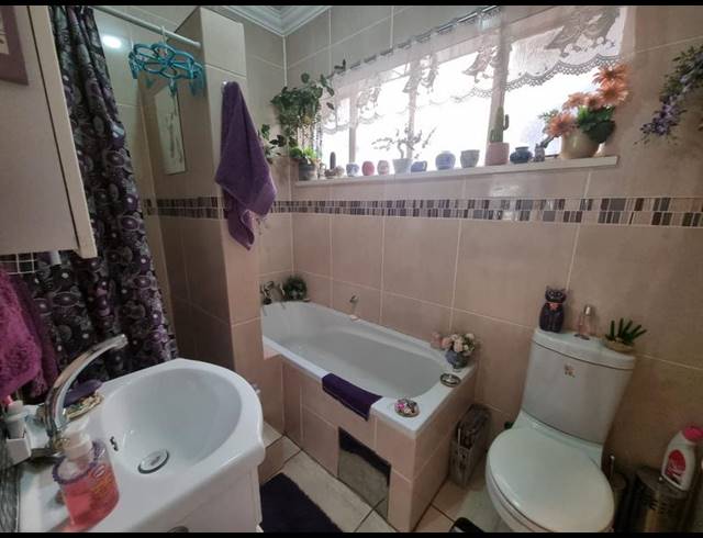 2 BEDROOM TOWNHOUSE FOR SALE IN NEW REDRUTH